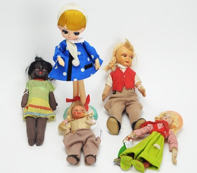 Lot 897 - Two Pedigree Delite dolls and other dolls, various.