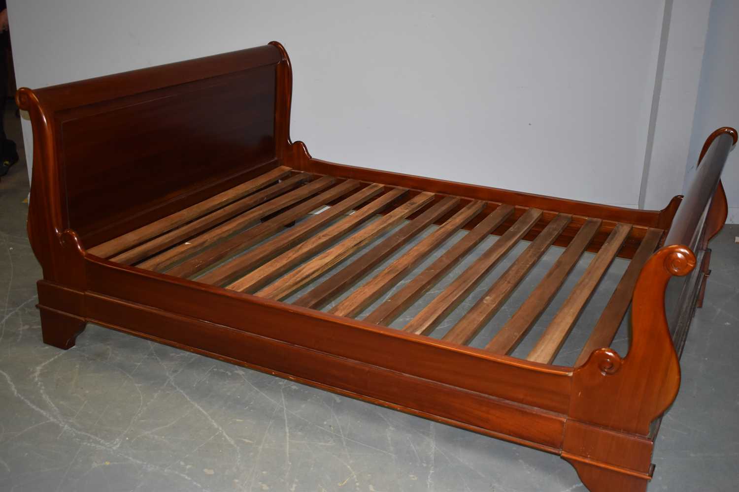 Lot 544 - 20th Century sleigh bed