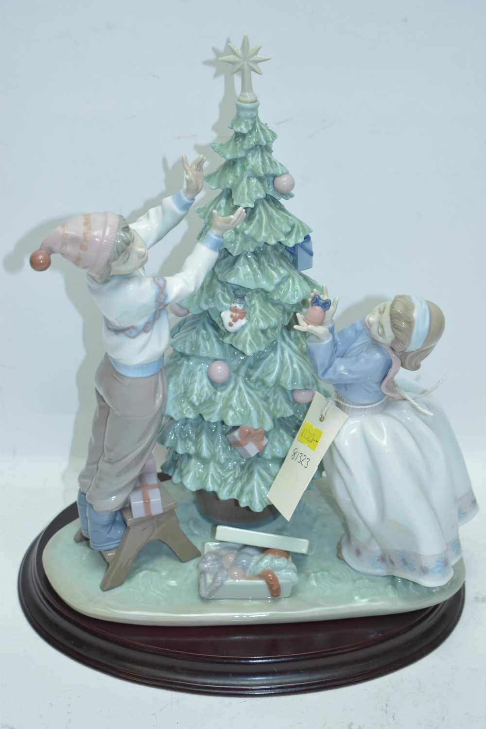 Lot 393 - Lladro ornament.