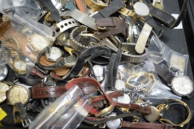 Lot 325 - Large quantity of gent's and lady's wristwatches and part watches.
