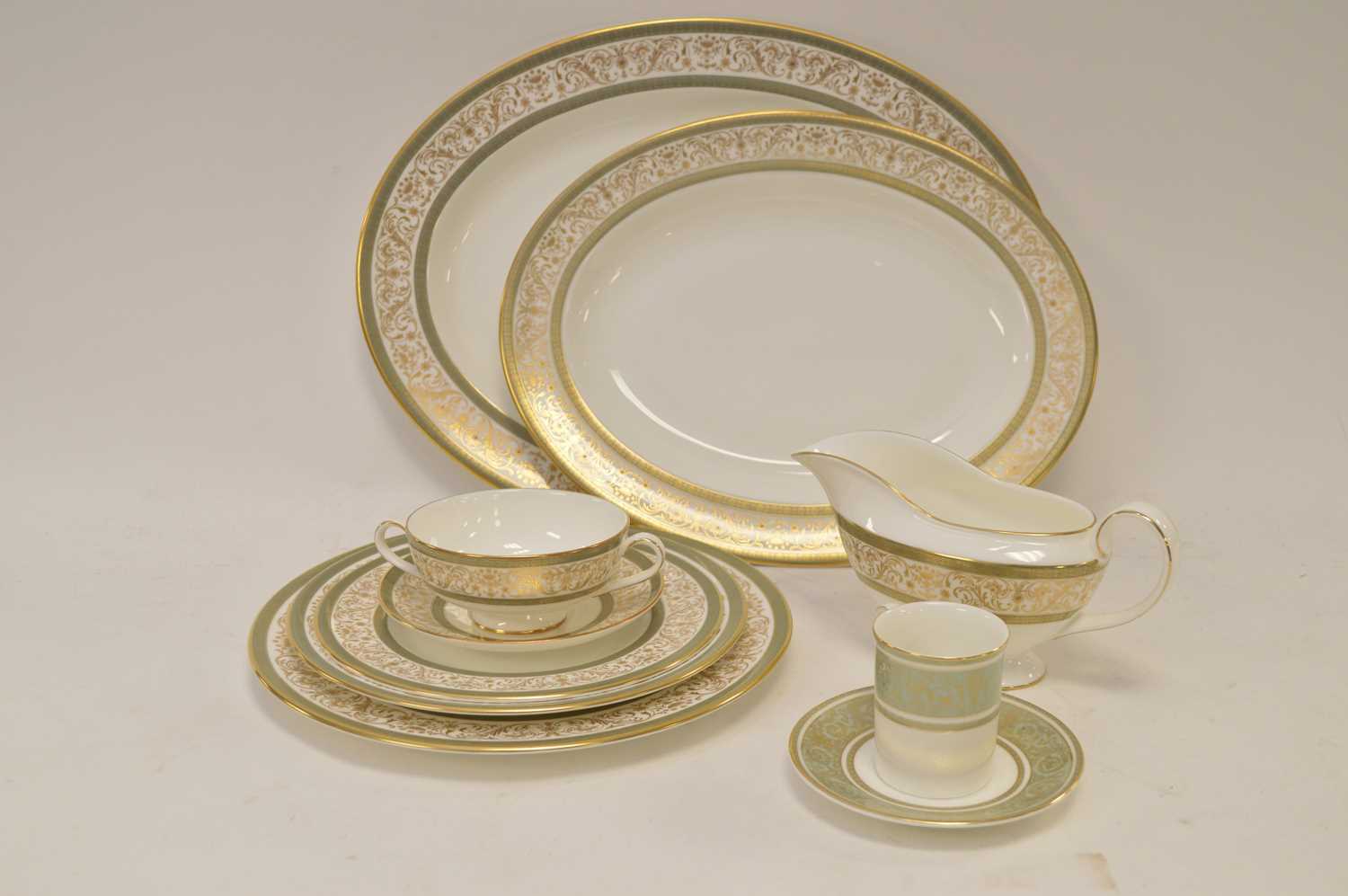 Lot 306 - Minton Aragon dinner service and others