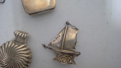Lot 62 - Small items of silver