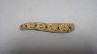 Lot 77 - A fine pocket knife