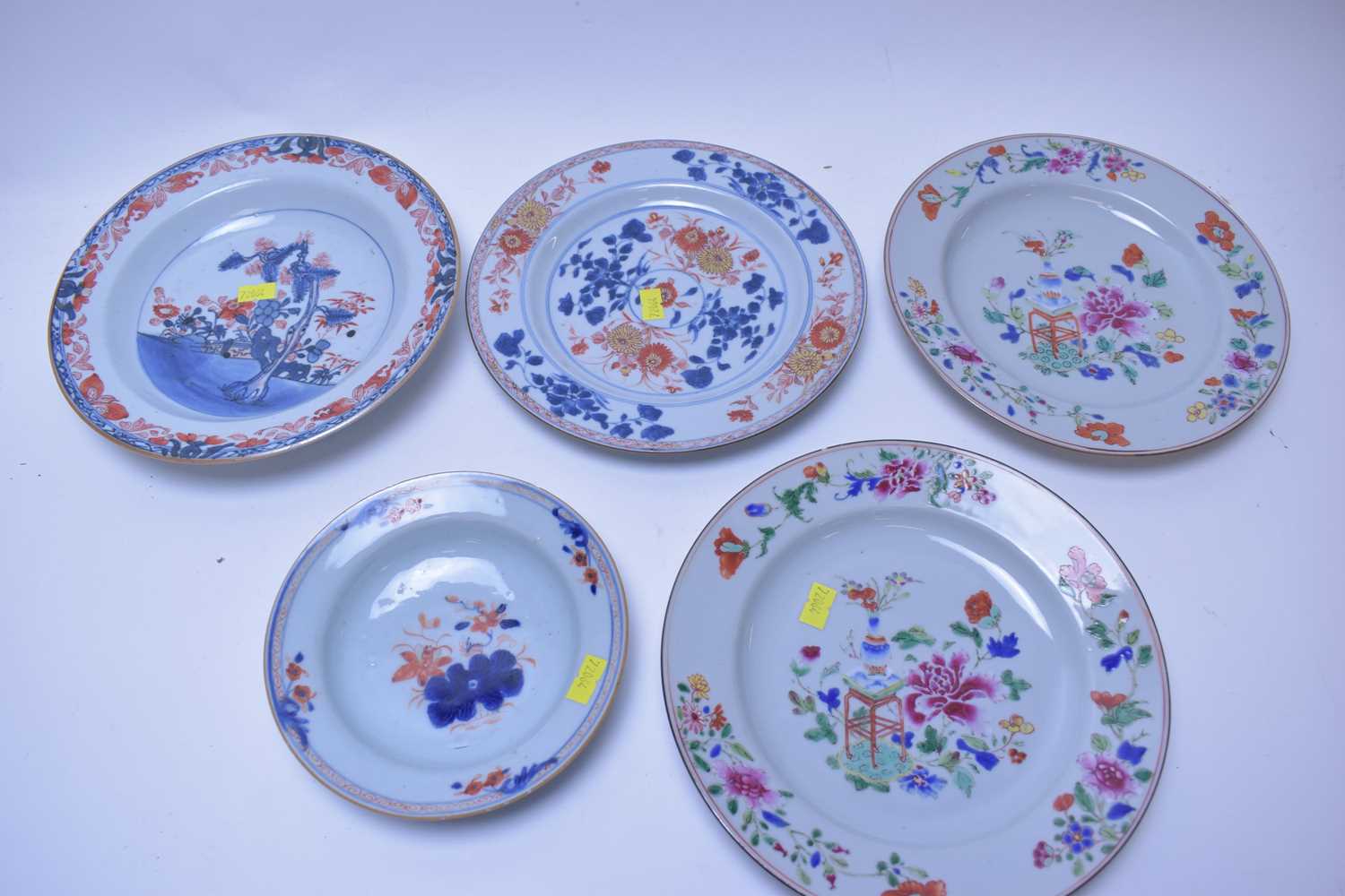 Lot 186 - Chinese and Imari plates and bowls.