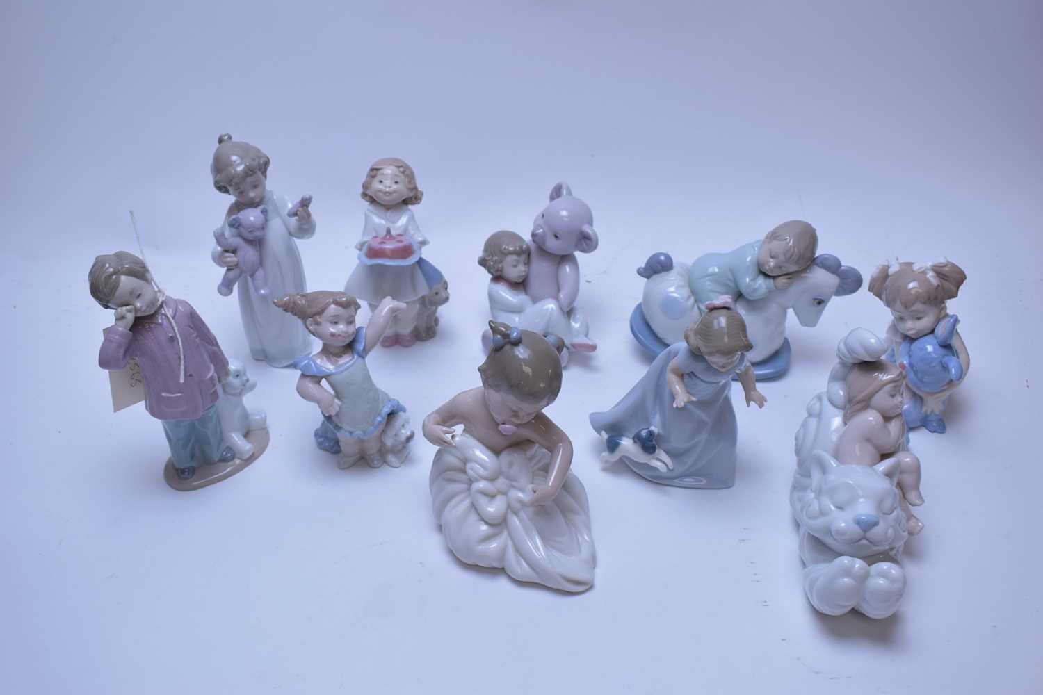 Lot 233 - Ten Nao figurines.