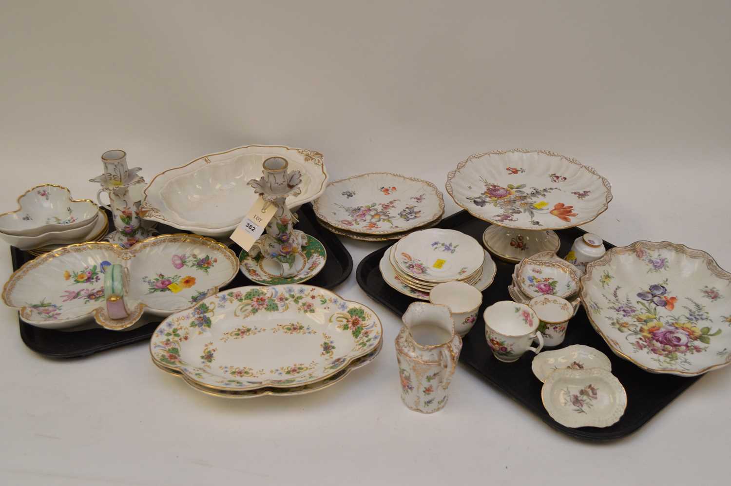 Lot 382 - Miscellaneous ceramic items.