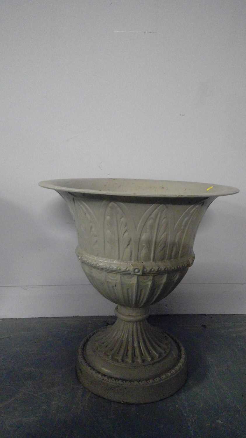 Lot 549 - A cast metal urn