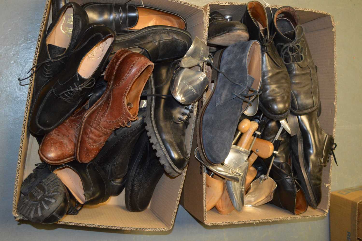 Lot 138 - Large quantity of gent's shoes and shoe trees.