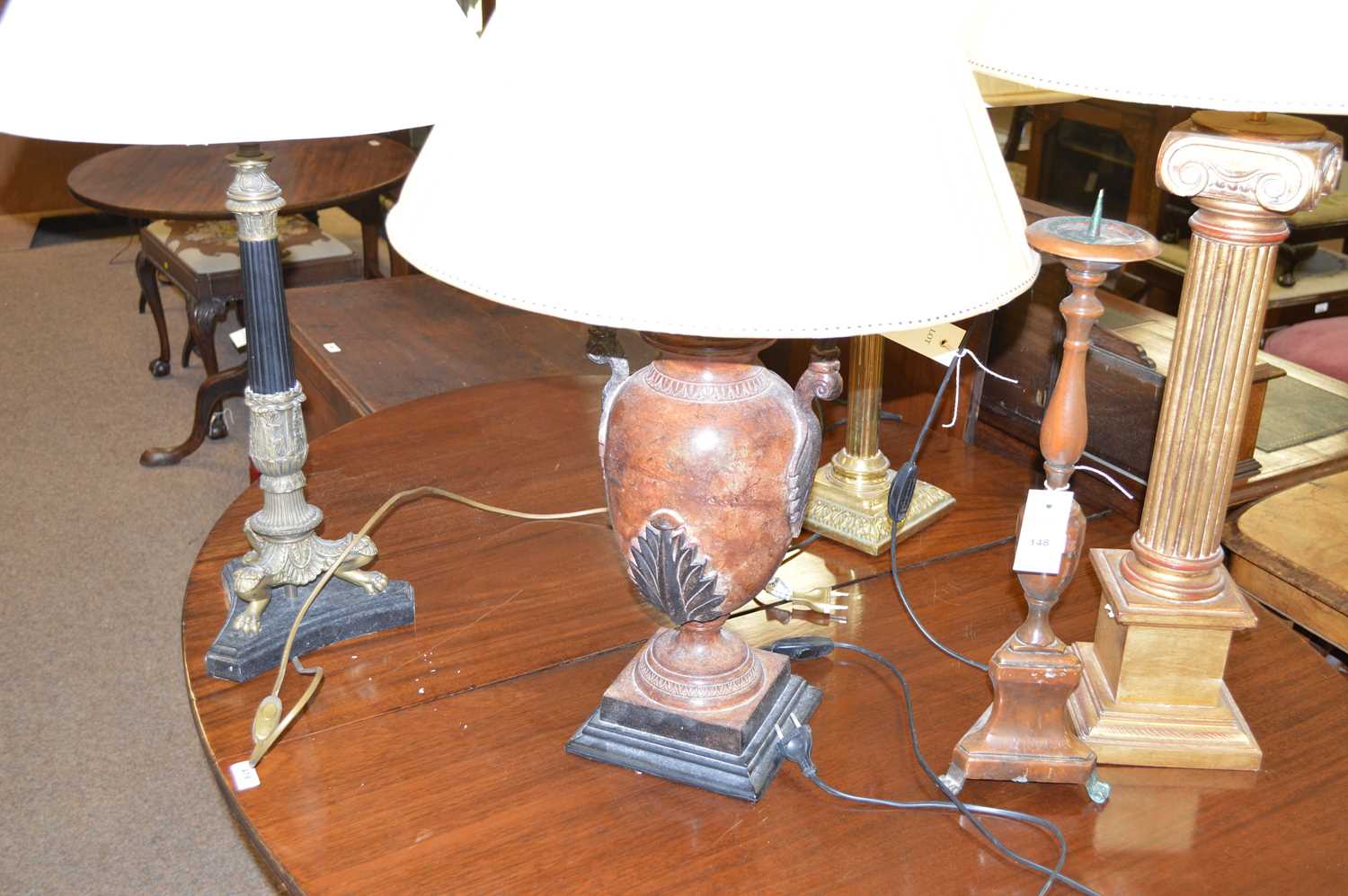 Lot 148 - A selection of table lamps.