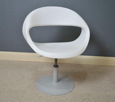 Lot 51 - Fintesi Bada 'F': moulded plastic office chair