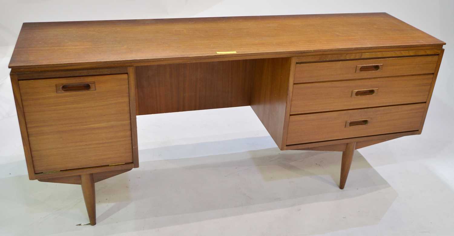 Lot 106 - A Mid 20th C kneehole dressing table/side unit.
