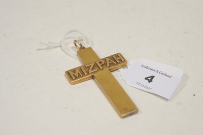 Lot 4 - Crucifix pendant.