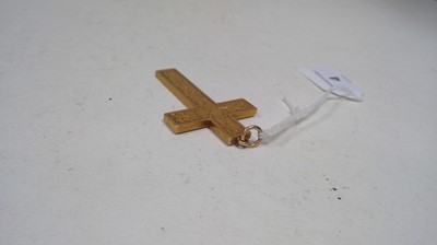 Lot 4 - Crucifix pendant.
