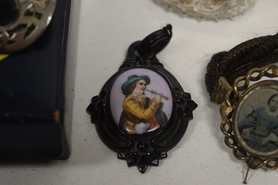 Lot 58 - 19th Century and later jewellery.