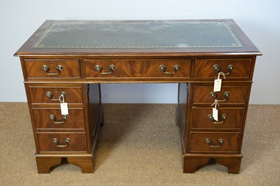 Lot 114 - N.H. Chapman & Son: A 'Siesta' reproduction mahogany pedestal desk