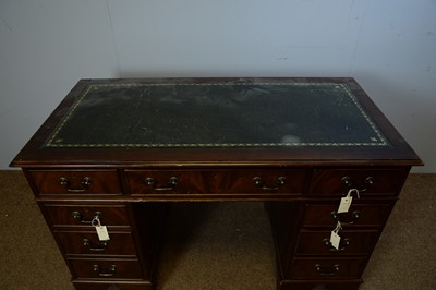 Lot 114 - N.H. Chapman & Son: A 'Siesta' reproduction mahogany pedestal desk