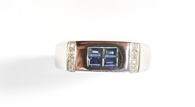 Lot 46 - A sapphire and diamond ring