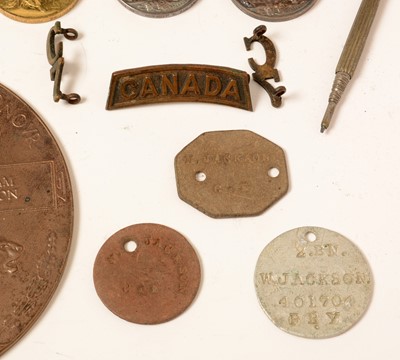 Lot 1014 - Collection of WWI and WWII war medals