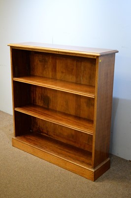 Lot 91 - 20th Century mahogany open bookcase