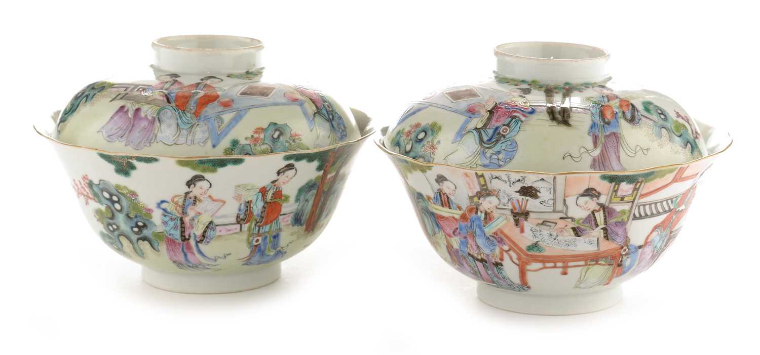 447 - Pair of Chinese bowls and covers