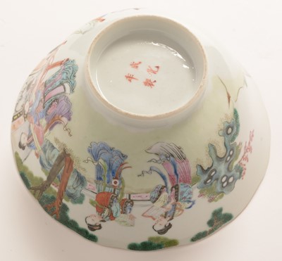 Lot 434 - Pair of Chinese bowls and covers