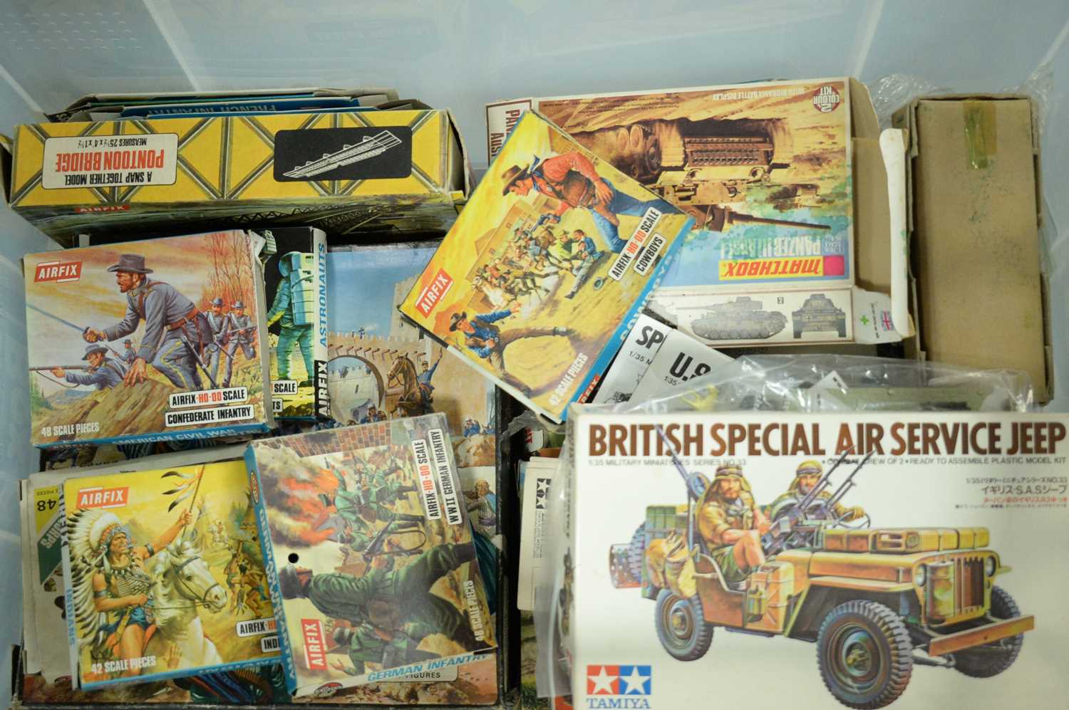 Lot 459 - Box of miscellaneous Airfix and other kits.