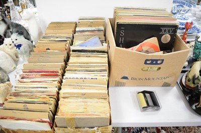 Lot 446 - Large quantity of 45rpm's and 33rpm vinyl albums.