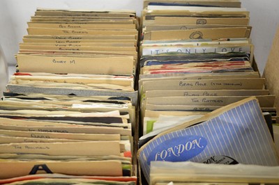Lot 446 - Large quantity of 45rpm's and 33rpm vinyl albums.