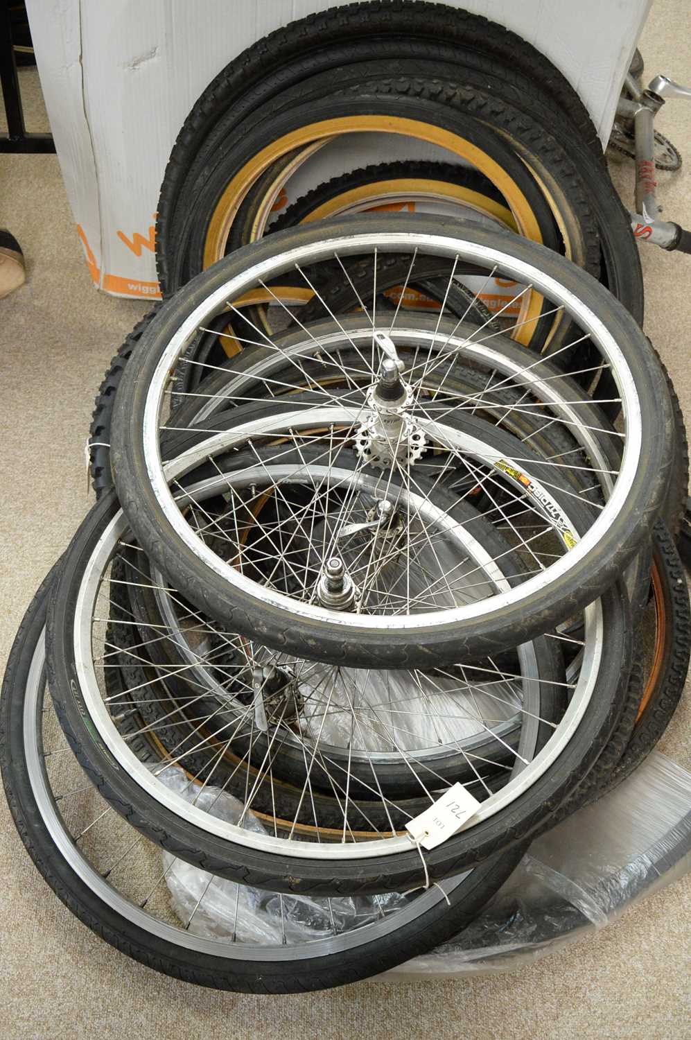 Lot 721 - Five 23in. mountain bike wheels; and sundry tyres.