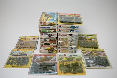 Lot 874 - 1:76 scale plastic construction kits.