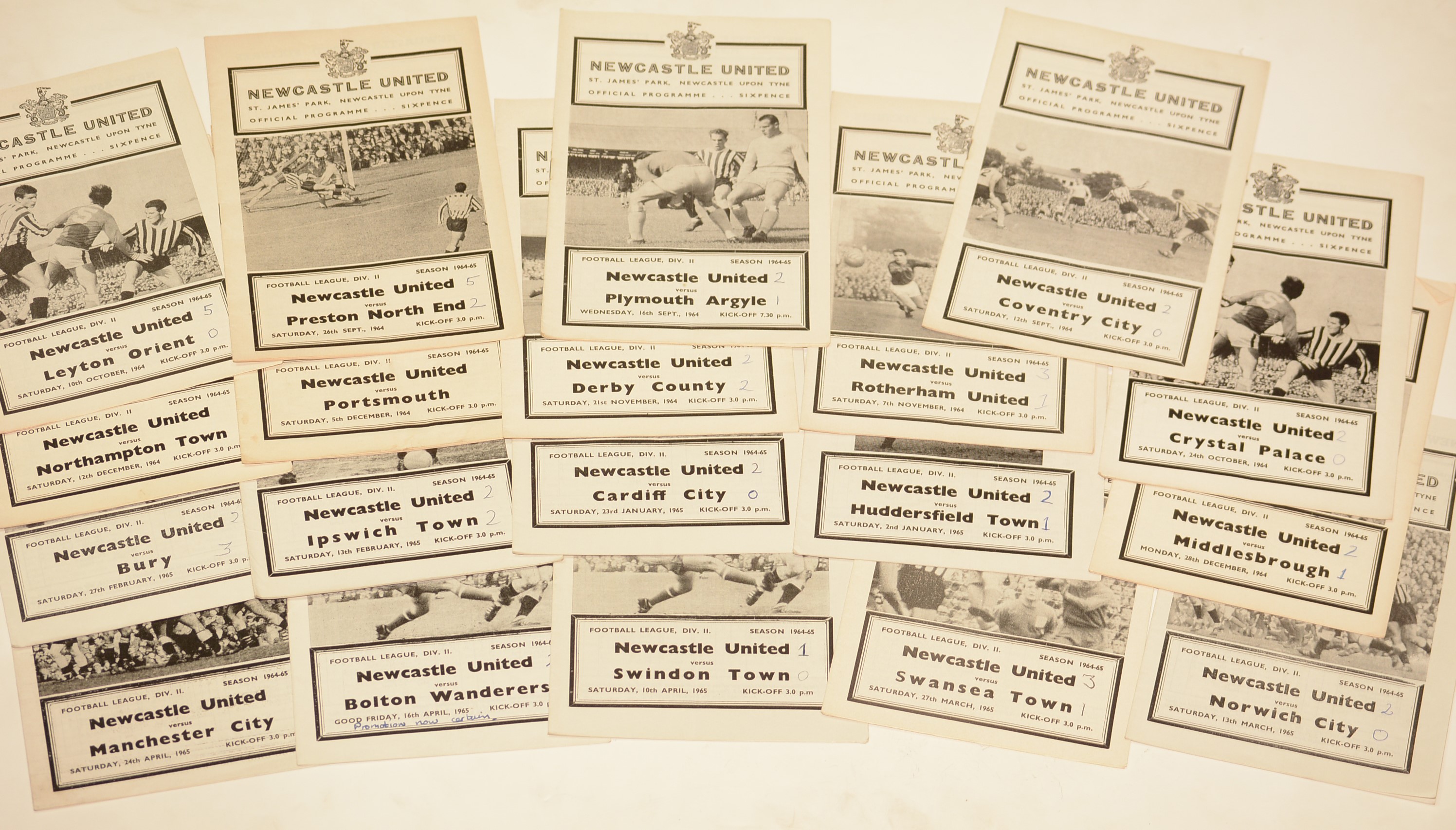 Lot 1236 - Newcastle United football programmes