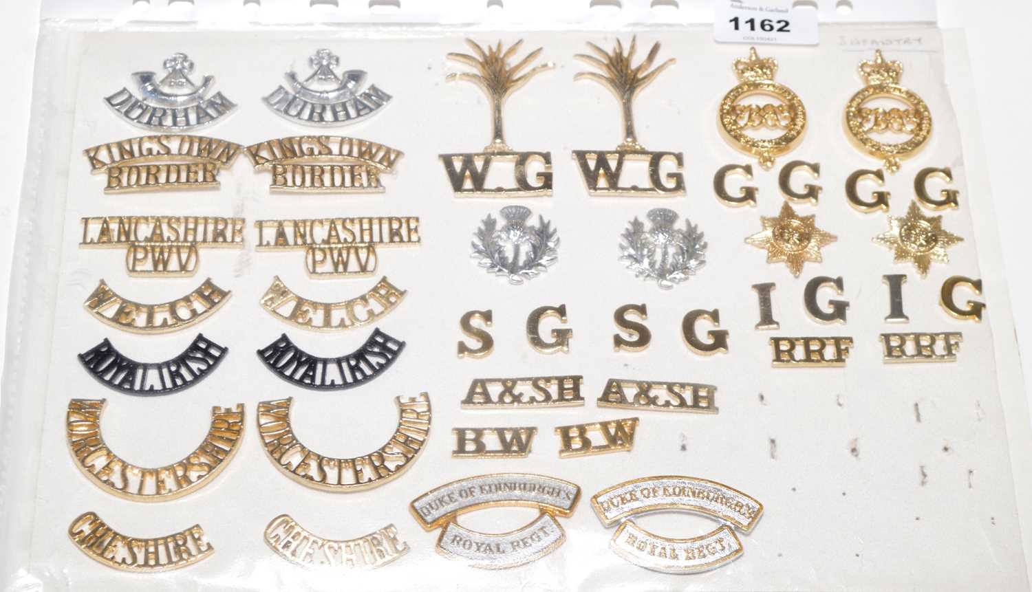 Lot 1162 - A collection of 18 pairs of Military shoulder titles.
