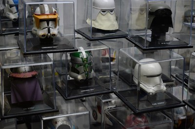 Lot 1031 - Star Wars DeAgostini helmet collection