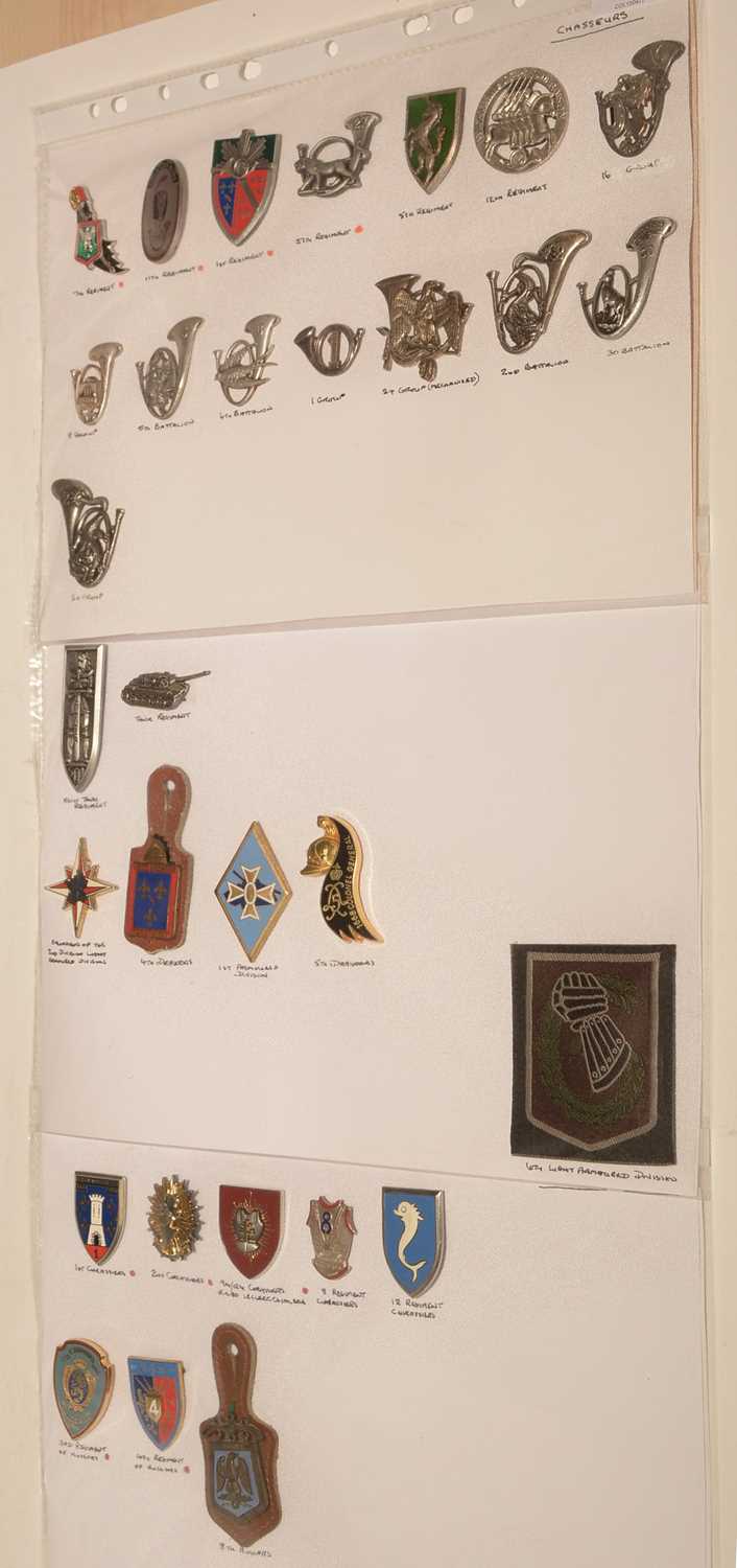Lot 1188 - A collection of 23 French Chasseurs and Hussars pocket crests.