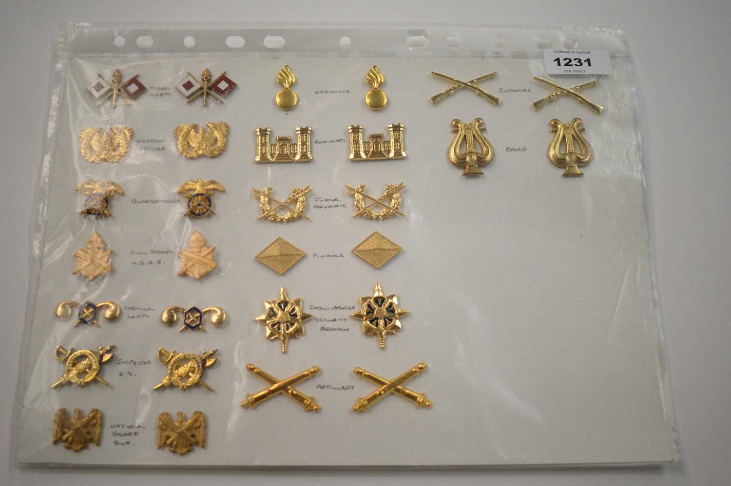 Lot 1231 - A collection of 15 pairs of US collar badges.