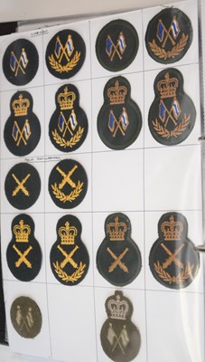 Lot 1243 - A collection of approximately 250 Canadian cloth trade , caps and formation badges.