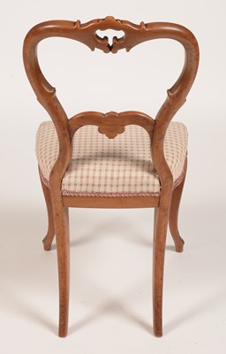 Lot 850 - Set of four Victorian walnut chairs