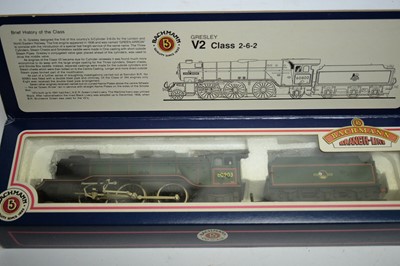 Lot 921 - Bachmann 00-gauge Gresley V2 model railway locomotives
