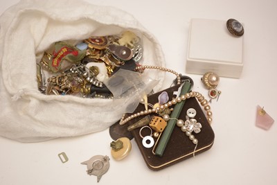 Lot 257 - A small quantity of costume jewellery