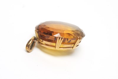 Lot 51 - An early 20th Century citrine pendant.