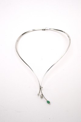 Lot 64 - An emerald and diamond collar necklace.