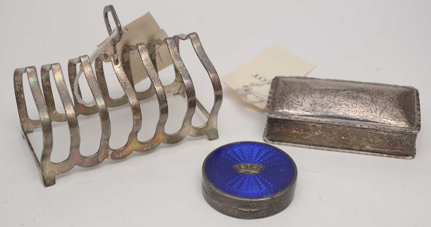 Lot 241 - Silver toast rack, snuff-box, and compact.