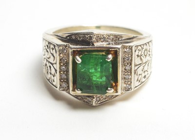 Lot 65 - An emerald and diamond ring