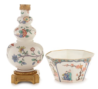 Lot 538 - Samson 'Chantilly' vase and bowl