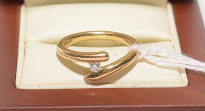 Lot 187 - Single stone diamond ring.