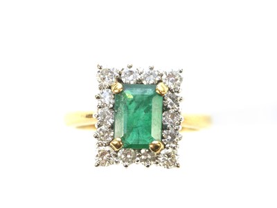 Lot 71 - Emerald and diamond cluster ring