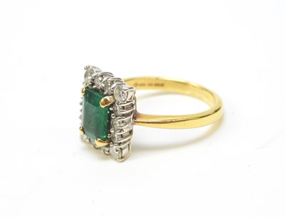 Lot 71 - Emerald and diamond cluster ring