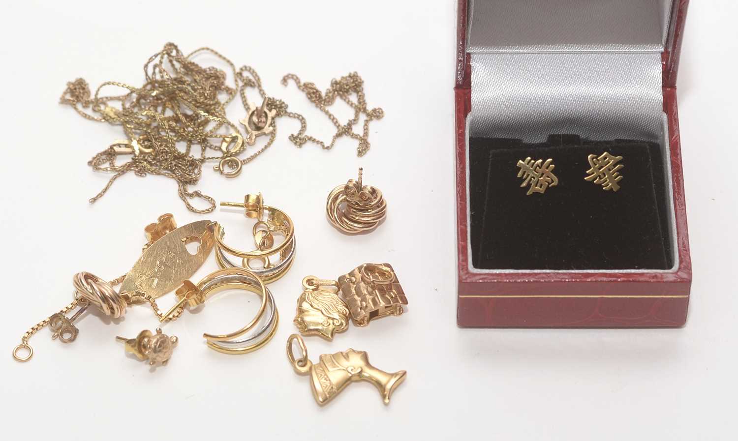 Lot 203 - A collection of gold items.