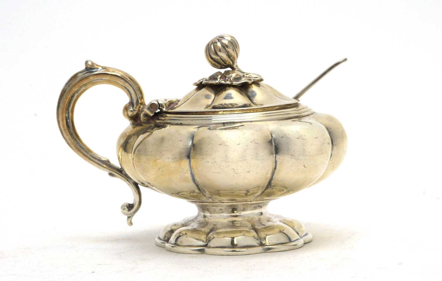 Lot 152 - An early Victorian silver mustard pot.