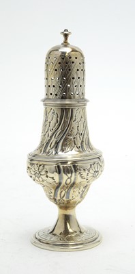 Lot 153 - A George III silver pepperette.